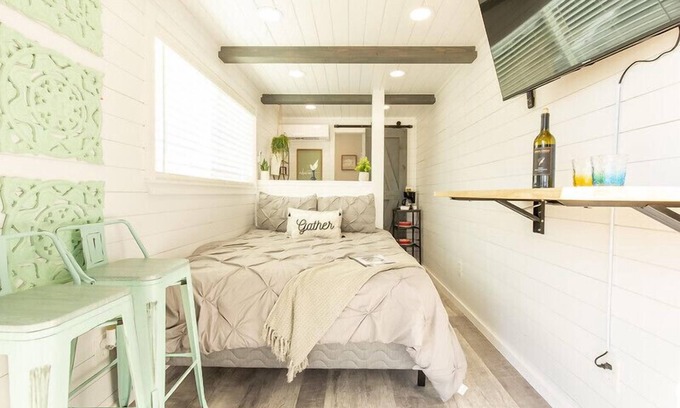 Johnson City House | The Container Retreat @ 290 Wine Trail #10