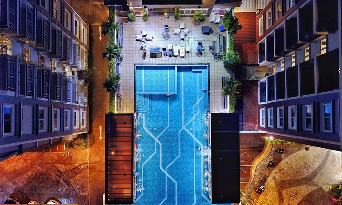 Pluak Daeng Hotel | The Contrast i Hotel