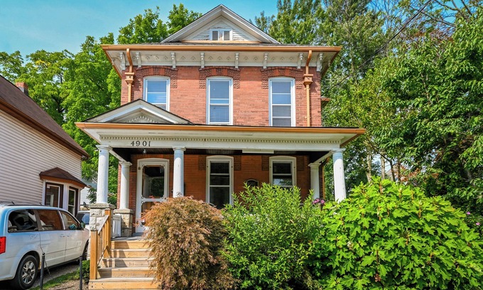 Niagara Falls House | The Copper Penny house - Walking Distance to Falls!