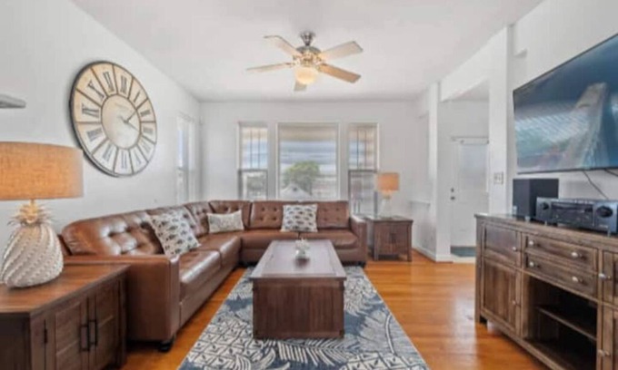 Willoughby Spit House | The Coral Retreat* 3BR Beach Home King Bed Balcony
