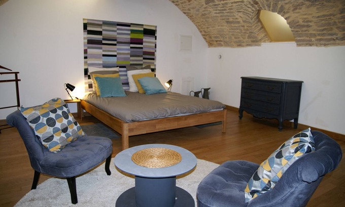 Centre Sud Apartment | The Cordeliers/Duplex for 4/Hyper Center!