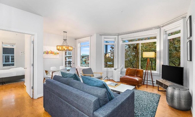 Belltown Apartment | The Corner Nest at Belltown