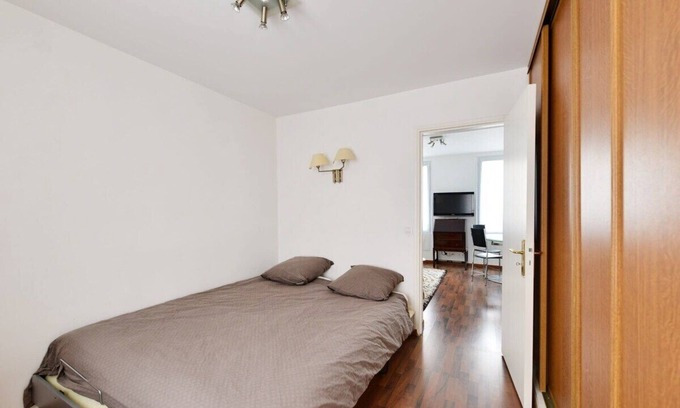 Faubourg Saint-Germain Apartment | The Cosy Cocon Close to Eiffel Tower & Invalides