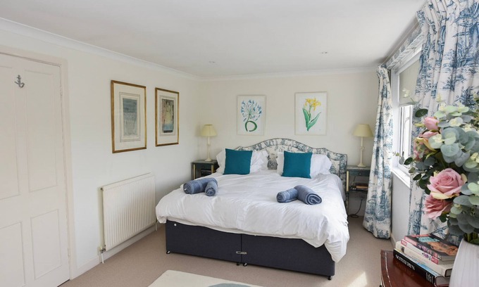 Bembridge Ski Chalet | The Cottage a superb family coastal retreat