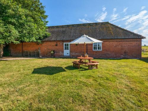 Shirley House | The Cottage At Canefield Farmhouse