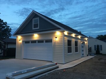 Kingsville House | The Cottage at Cedar Beach in Kingsville