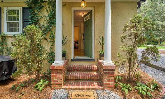 West Southern Pines Cottage | The Cottage at Knollwood Manor