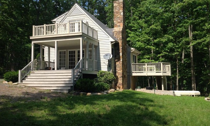 Crozet House | The Cottage at Peavine Hollow Farm - A country chic cottage in woodsy setting