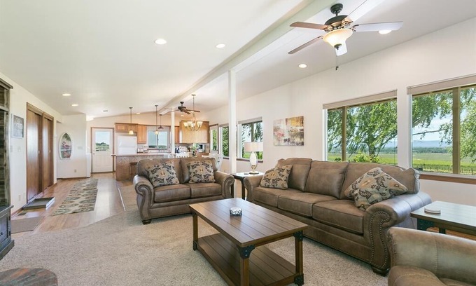 Buena House | The Cottage at Sugarloaf Vineyard