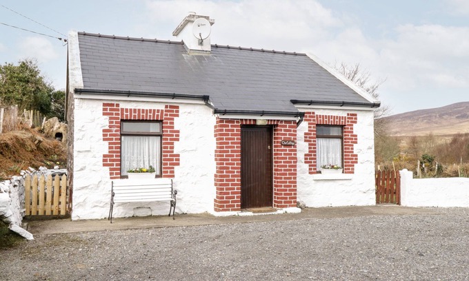 Newport Cottage | THE COTTAGE, family friendly, with open fire in Newport, County Mayo