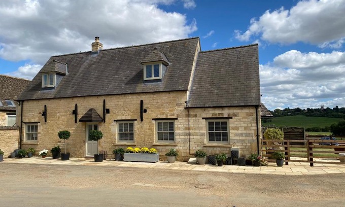 Stamford House | The Cottage