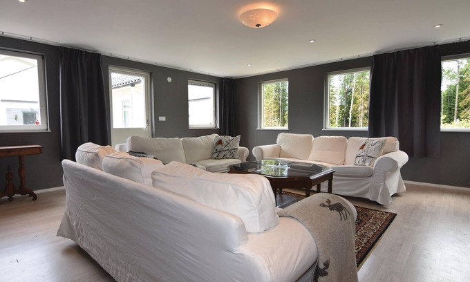 Sjotorp House | The cottage is located simply fantastic, only 100 m from Lake Vänern.
