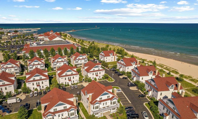 Sheboygan Condo | The Cottage - Newly Renovated Beachfront Condo on Lake Michigan