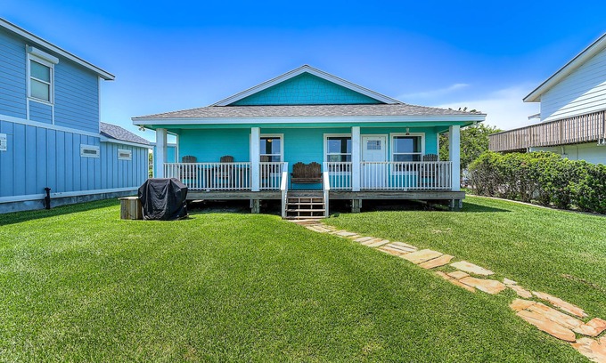 Rockport House | The Cottage on Salt Lake | Private Dock, Grill & Yard | Near Beach