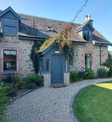 Scaniport House | The Cottage, The Loch Ness Cottage Collection