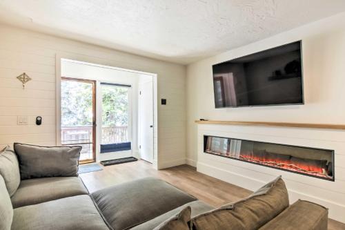 Beaver Apartment | The Cottages Ski-InandOut Retreat - Hike and Explore!