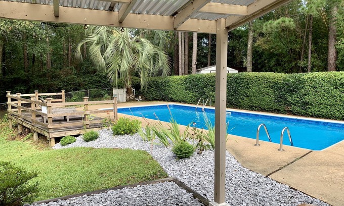 Saint Elmo House | The Country Carriage: POOL home- sleeps 8 guests!