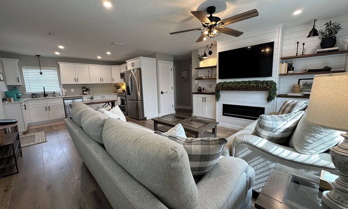 Titusville House | The Country Club Cottage NEW! Watch launches from driveway or walk to the river!