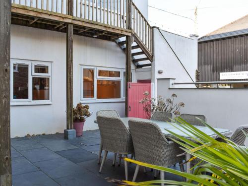 Salcombe Apartment | The Courtyard
