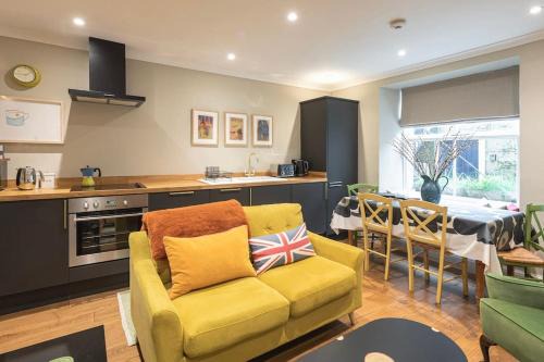 Bath Apartment | The Courtyard Georgian Apartment - 2 Bedrooms