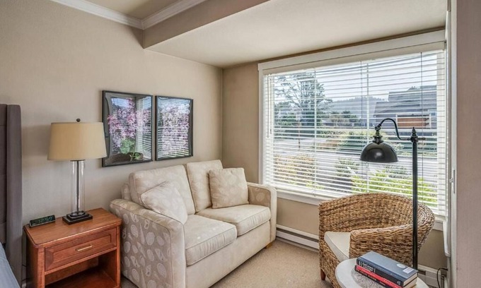 Downtown Cannon Beach Hotel | The Courtyard - Grand Queen Room at Cannon Beach Hotel Collection! Kitchenette