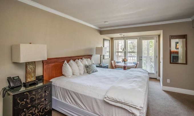 Downtown Cannon Beach Hotel | The Courtyard - Premier King Room at Cannon Beach Hotel Collection!
