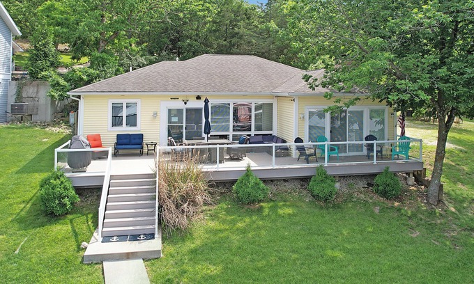 Osage Beach House | The Cove House- Swim, Kayak and Fish