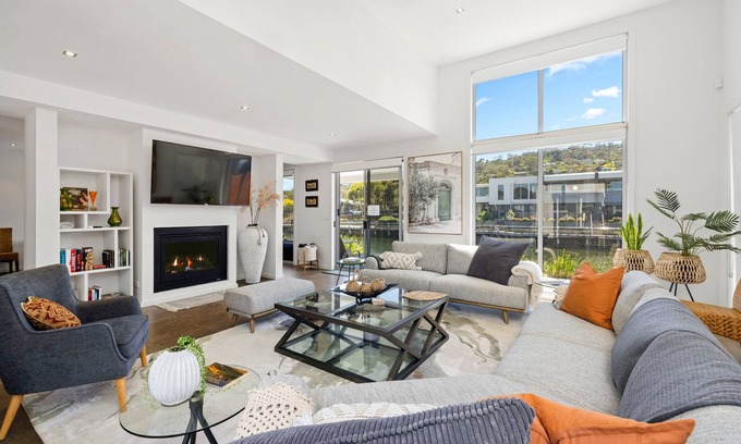Safety Beach House | The Cove - Luxury Waterfront Accommodation