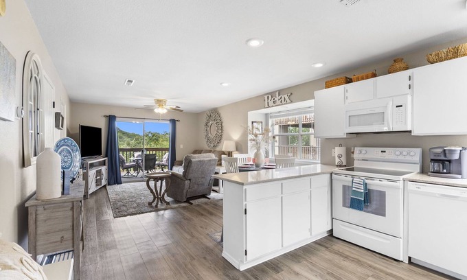 Indian Point Condo | The Cove Walk-in 2BR 2Bath Condo on Table Rock Lake by Silver Dollar City