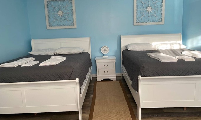 Carrabelle Apartment | The Coyster @ COLE'S LODGE