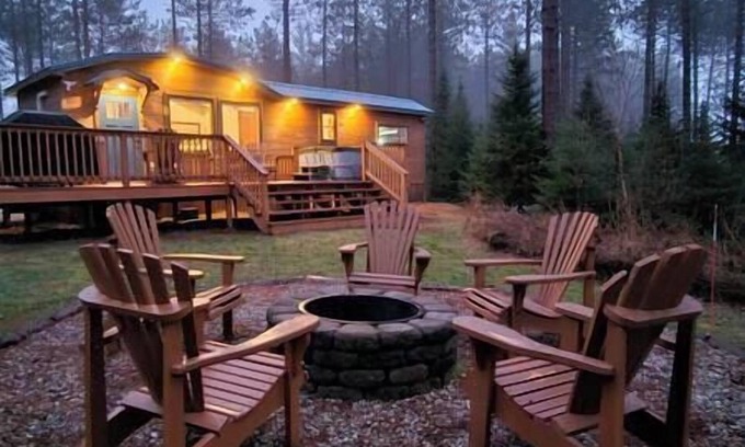 Malone Cabin | The Cozy Bear w/Hot Tub overlooking Mtn views!