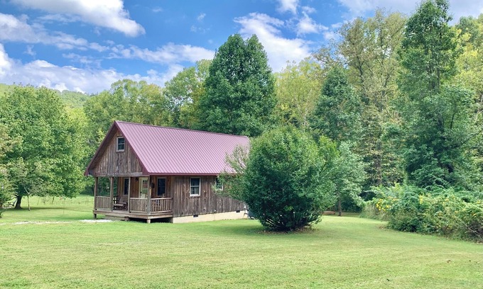 Catlettsburg Cabin | The Cozy Cabin 2 Bedrooms 1 Bath is the perfect romantic getaway in the country.