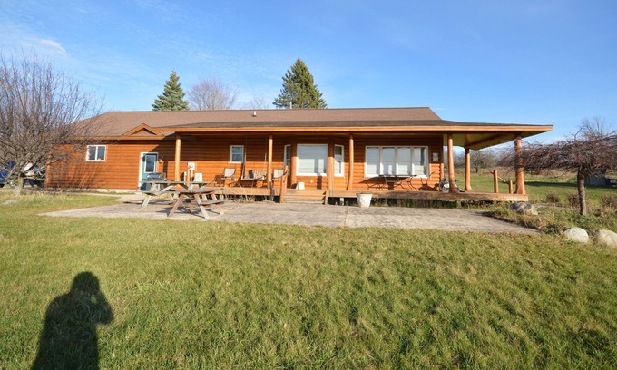 Boyne Falls Cabin | The Cozy Cabin