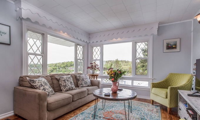 Northwest Cove Cottage | The Cozy Clam Cottage~ Spectacular Views ~Best location for all your adventures