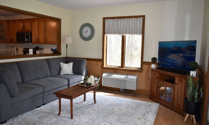Ottsville Cottage | The Cozy Cottage! Private 1-bedroom cottage in a peaceful setting in Ottsville