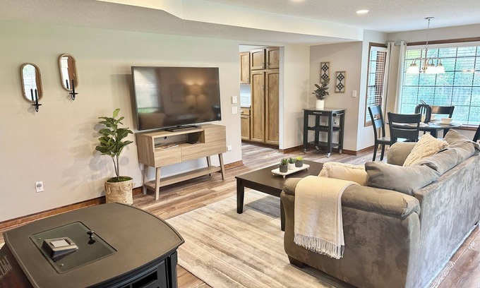 Bull Mountain House | The Cozy Doe Cottage - Stylish 1BR Home