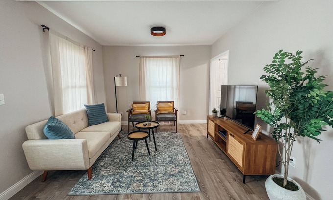 Northrup House | The Cozy Hideaway - 5-Minute Drive to Mayo Clinic