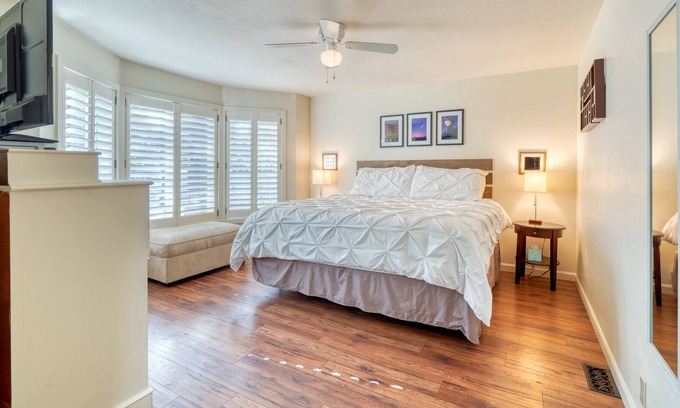 Southwest Bend House | The cozy life never felt so good. Come enjoy a full home like it’s your own.
