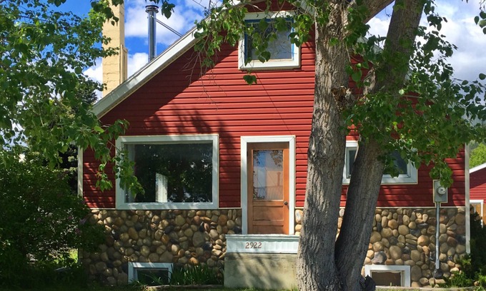 Bellevue House | The Cozy Red Cabin