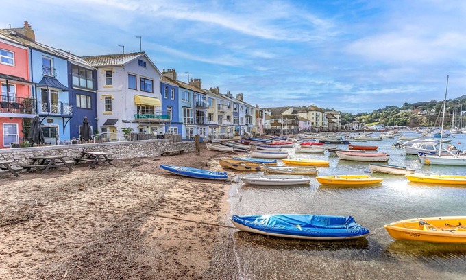 Teignmouth Apartment | The Crab Shack - directly on beach, private balconies