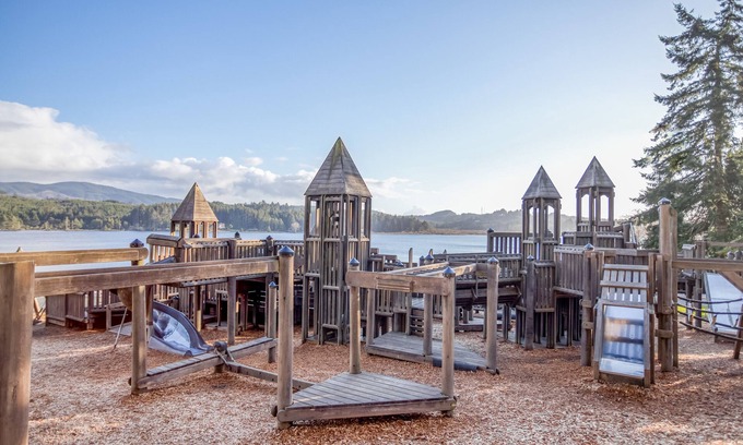 Lincoln City House | The Crabbing Cabin- Cozy Rustic Cabin, Sun Porch, Right on the River