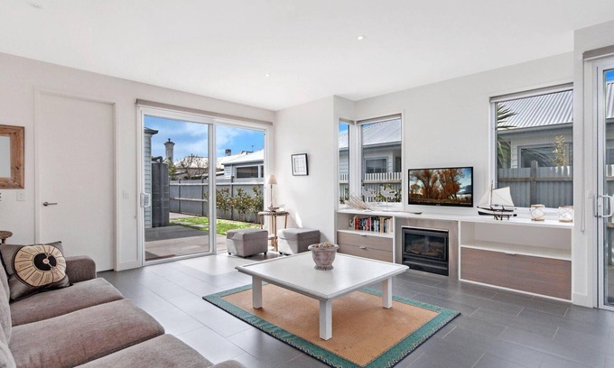 Port Fairy House | The Craic - Modern & Central Townhouse