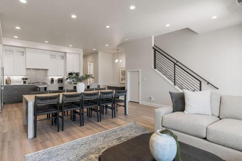St. George House | The Crash Pad townhouse