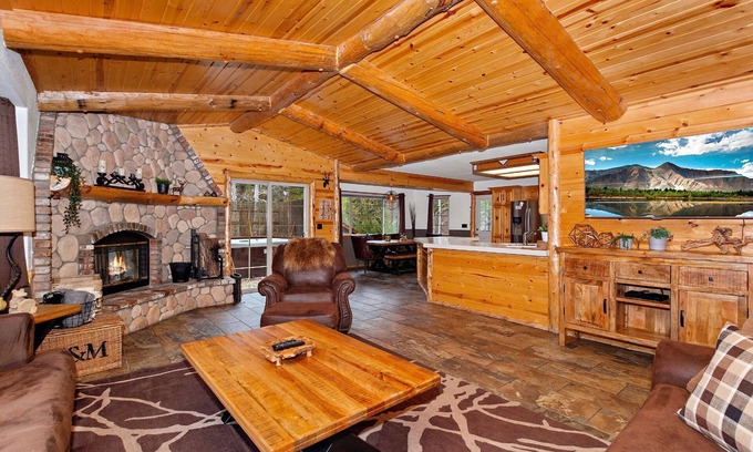 Fox Farm Cabin | The Crazy Bear by Destination Big Bear : Fox Farm! Fenced Backyard! Hot Tub! Propane BBQ! Internet! Mountain Decor!
