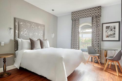 Beverly Hills Hotel | The Crescent Hotel Beverly Hills, Sonder by Marriott Bonvoy