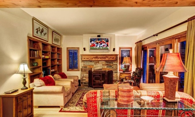 North Park City Apartment | The Crescent Ridge, 2BR Ski Condo, Walk to Lifts!