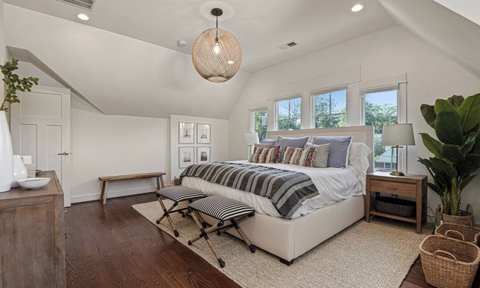 North Ridge House | The Crestwood House - Family Friendly Retreat with Private Backyard - DCA
