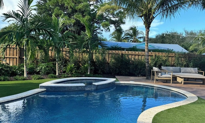 Tequesta House | The Crew House - Welcome to your new favorite getaway in Jupiter, Florida!