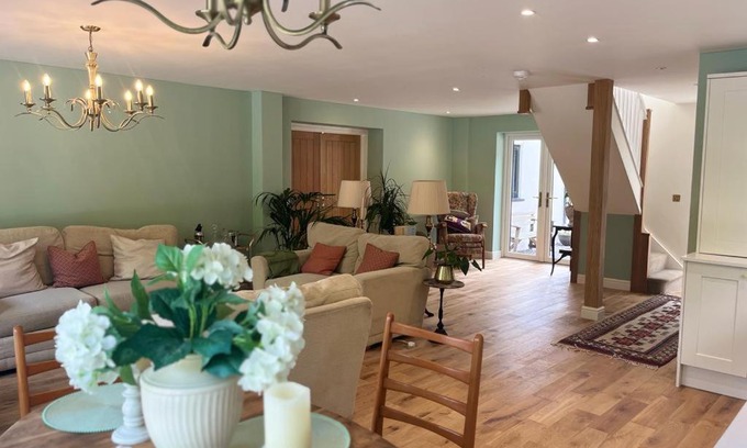 Cowbridge House | The Croft