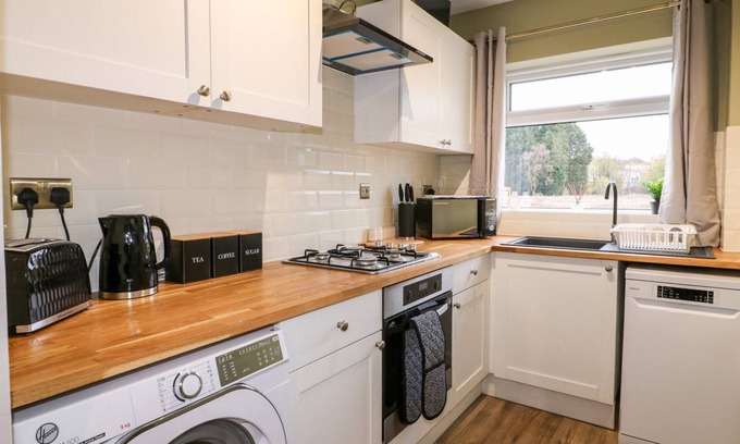 Ashbourne Cottage | THE CROOKED COTTAGE, pet friendly, with open fire in Ashbourne